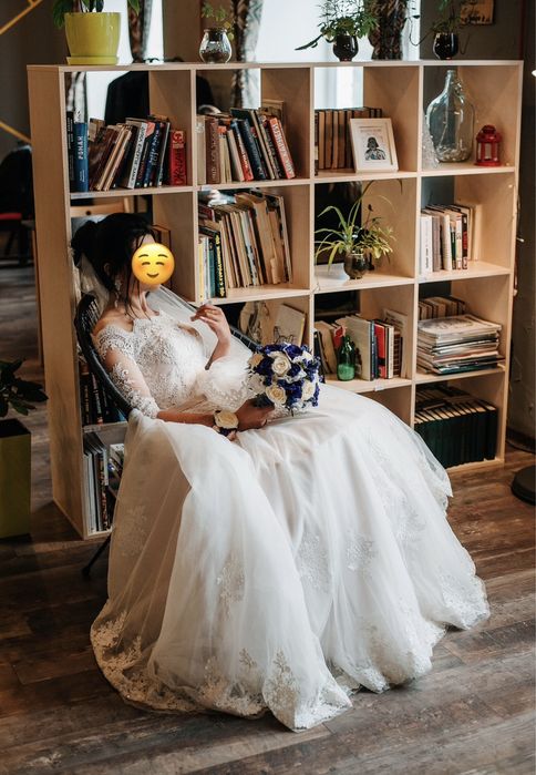 Весільна сукня з салону