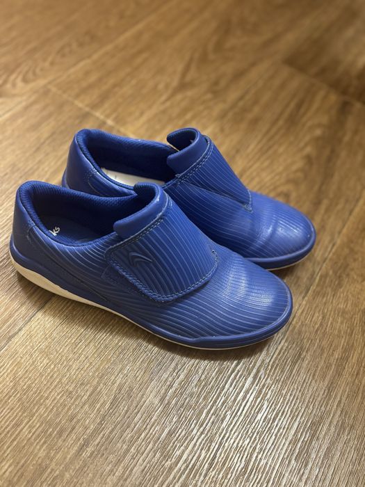 дитячі кросівки Clarks Circuit Swift синього кольору