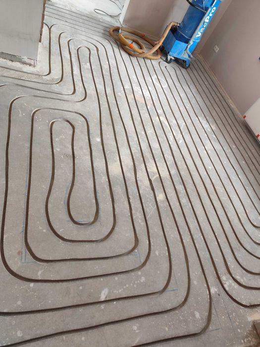 Frezowanie pod ogrzewanie podłogowe oraz montaż ogrzewania podłogowego