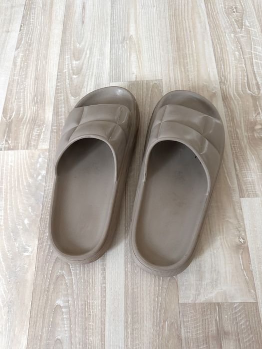 Літні шльопанці HM
