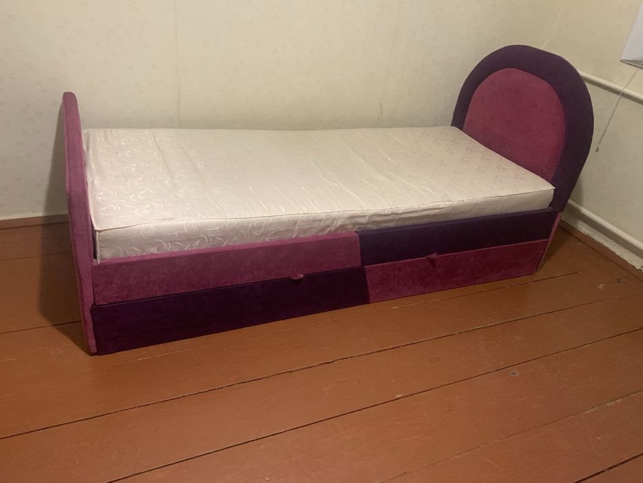 Продам ліжко з матрасом і шухлядою