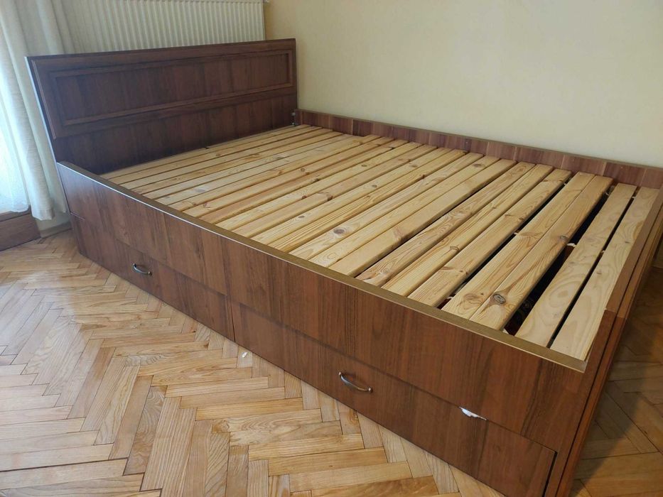 sprzedam łóżko z szufladami