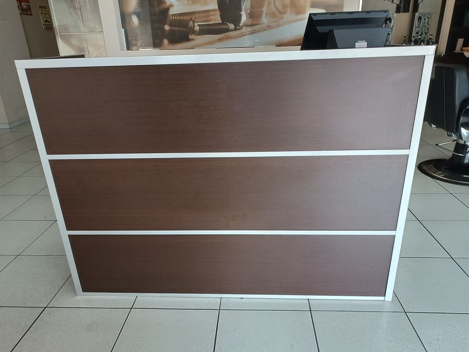 Cadeira de Barbeiro  + Móvel c/rampa de lavagem