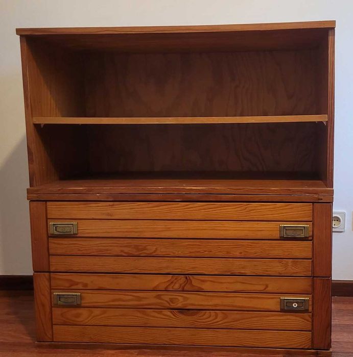Mobília em pinho (4 móveis para quarto ou outra divisão)