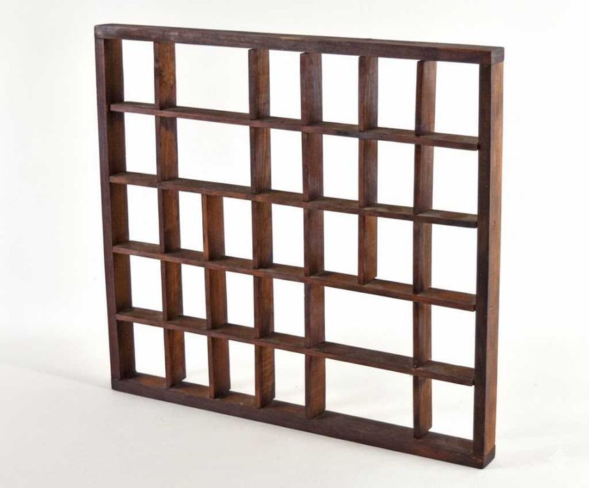 Expositor de Parede em Madeira Vintage - 31 Divisórias "Colecionismo"