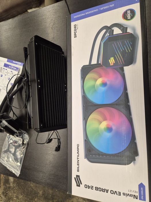 SilentumPC Navis Evo ARGB 240 w pełni sprawny