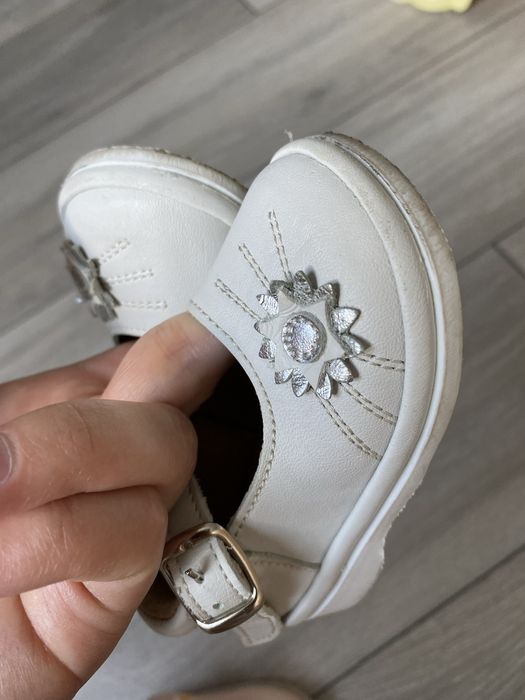 Туфельки для дівчинки