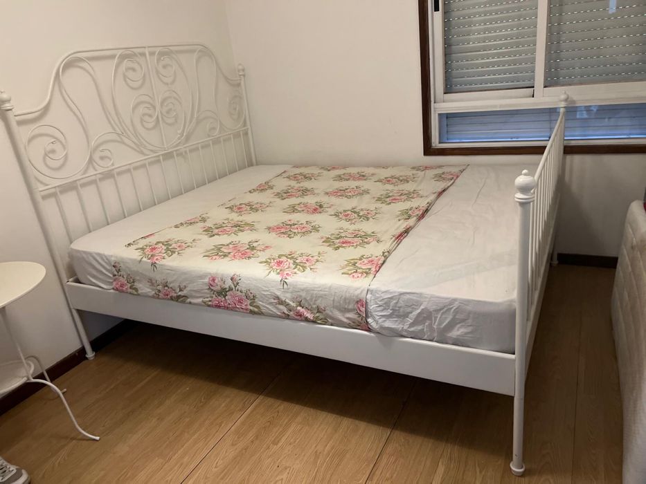 Cama ikea em metal