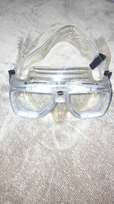 Equipamento completo de mergulho: fato 7mm, botas, máscara e saco.