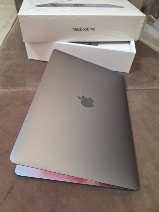 MacBook Pro 2020р.в.Quad Core i7/32/2000 акумулятор новий