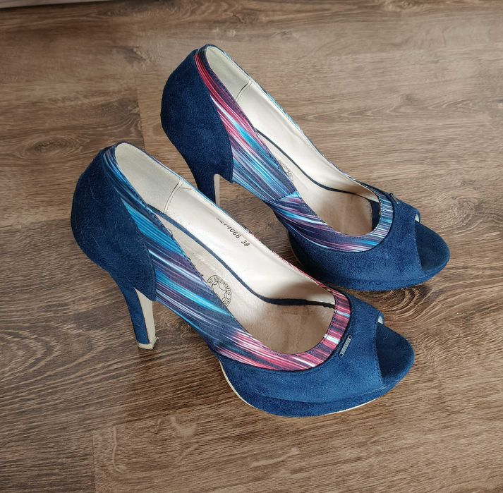 Granatowe czółenka peep toe Big Star 38