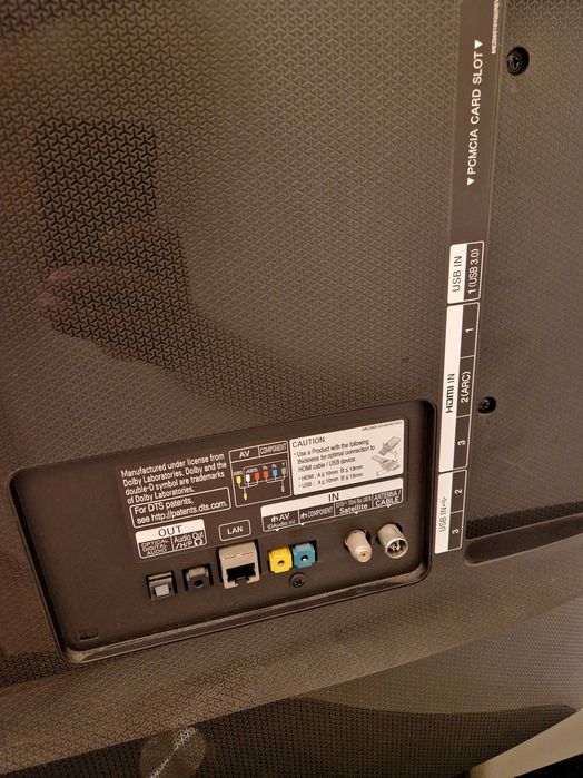 Smart TV UHD Led 49'' - LG + Móvel de TV (como novos)