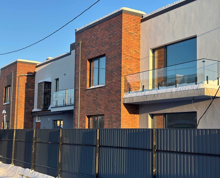 Продається БОКОВИЙ будинок (таунхаус)/Ділянка 2 сотки/Задній двір 90м2