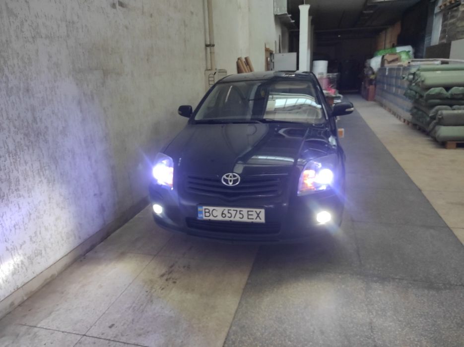 Toyota Avensis 1.8 газ/бензин