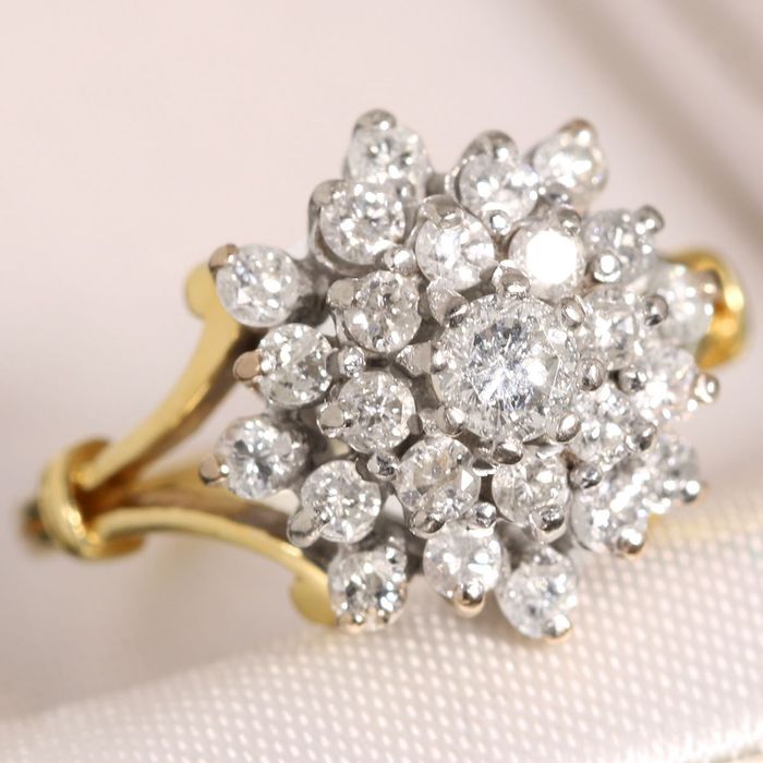 Złoty pierścionek z diamentami 0.90ct VINTAGE cudny kwiatek 18K