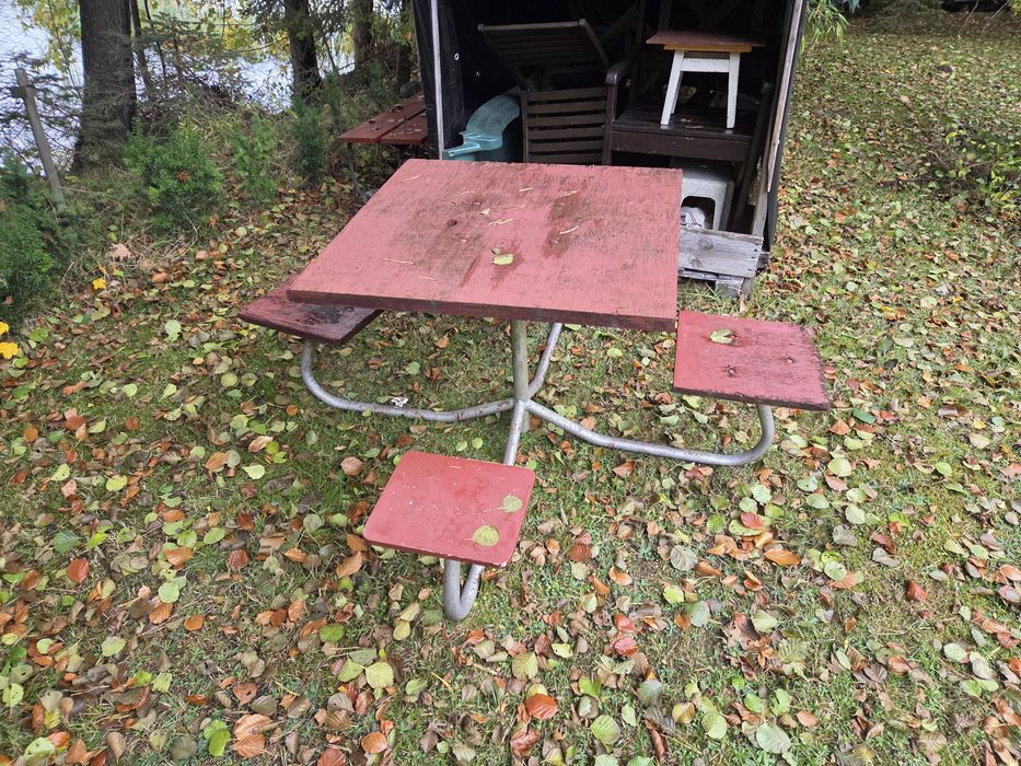 Dwa stoły czterosobowe i ławka szt 1