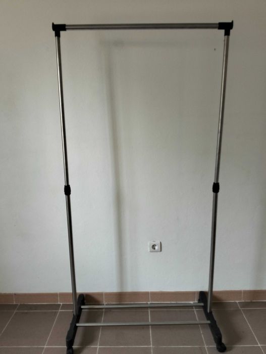 Cabide em inok para pendurar vestiário