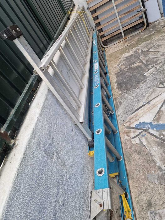 Escada Profissional de fibra de vidro paguei 800 vendendo por 250 pra desocupar espaço