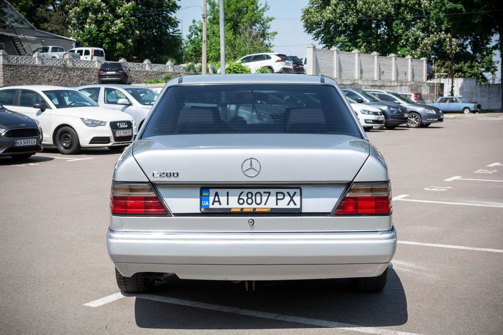 Mercedes-Benz E-Class 1993