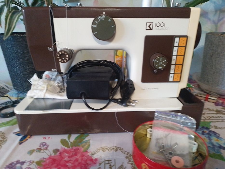 Швейна машинка з єлектро приводом