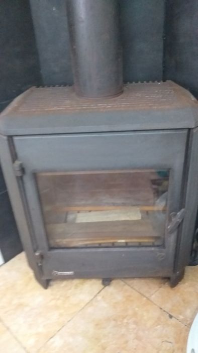 Salamandra em ferro fundido invicta