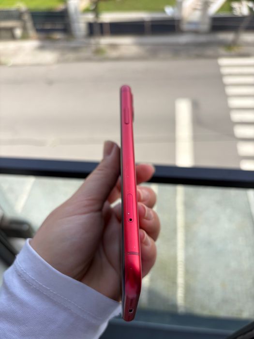 iPhone 11 Red 64GB — bateria 77% — bom estado