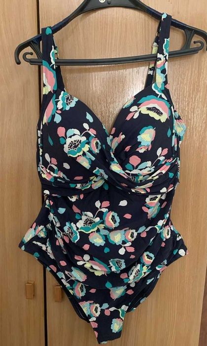 купальник большого размера с утягивающим эффектом ,твердой чашкой