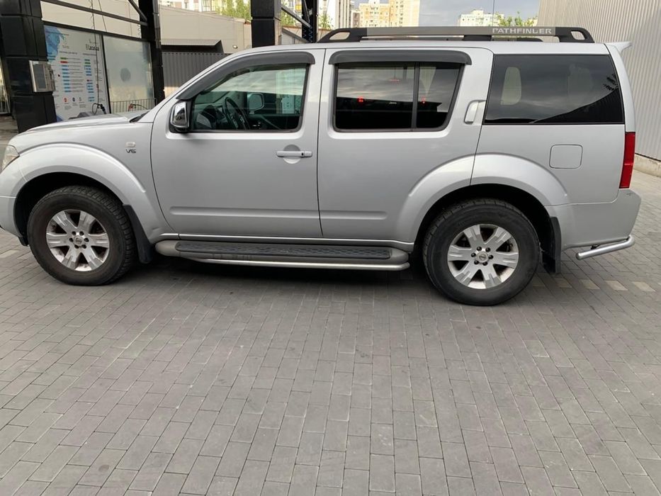 NISSAN Pathfinder 4.0 V-6 2007 р. 7 місць