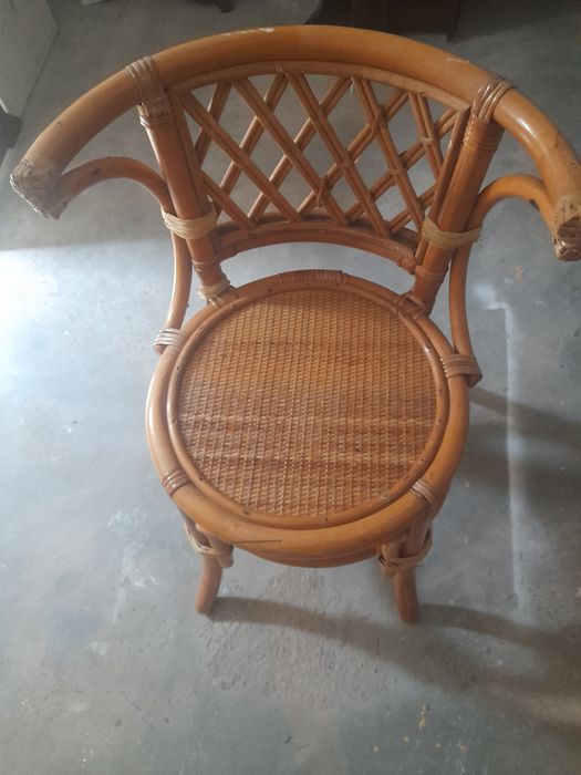 Messa em babu com 2 cadeiras