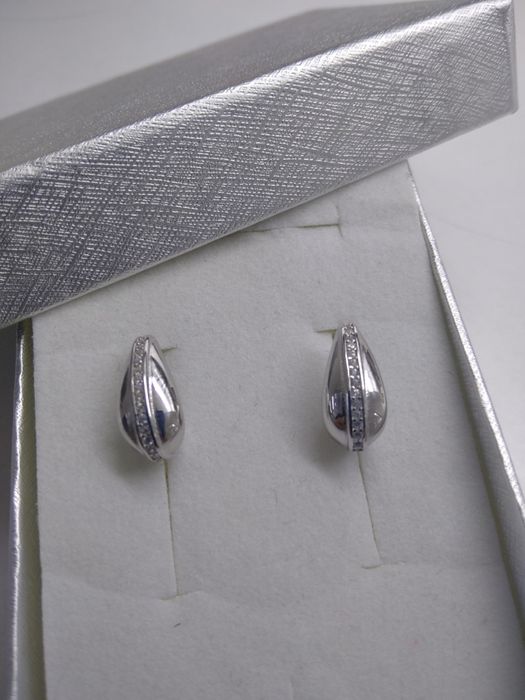 Srebrne eleganckie kolczyki wkrętki z cyrkoniami srebro 925   206