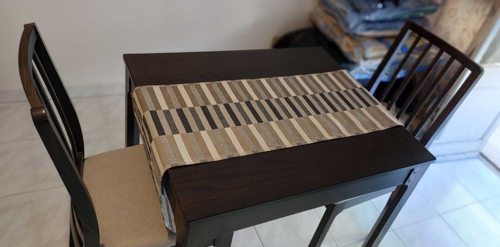 Vendo Mesa de cozinha + 2 Cadeiras