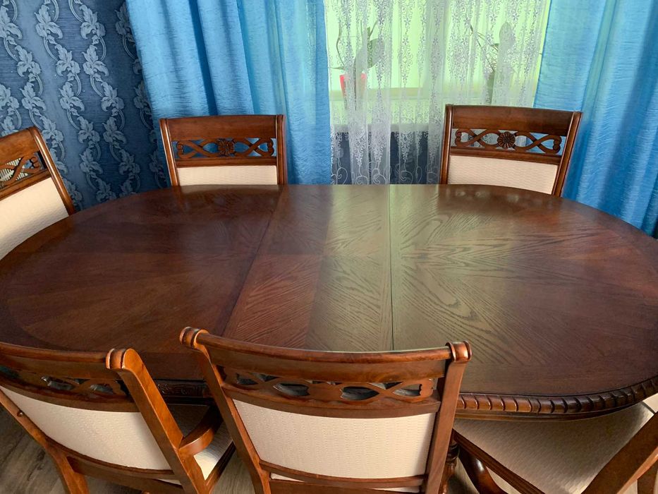 Стіл і 6 крісел нові.