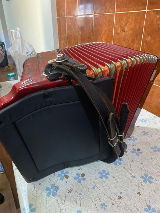 Vendo concertina SONANTTI, de 3ª voz, em excelente estado