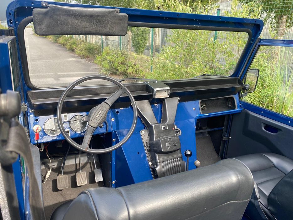 UMM 2.3 turbo diesel 8 lugares