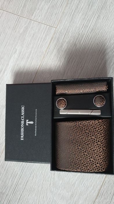 Zestaw męski krawat, poszetka, spinka do krawata, spinki do mankietów