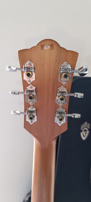 Guitarra Acústica Guild OM240E