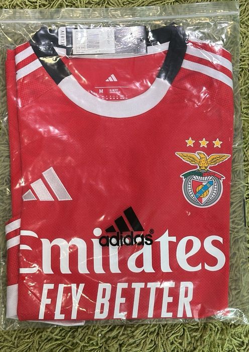 Camisolas de clubes/seleções