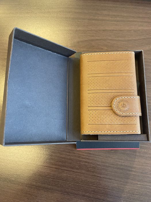 Carteira Mercedes-Benz camel