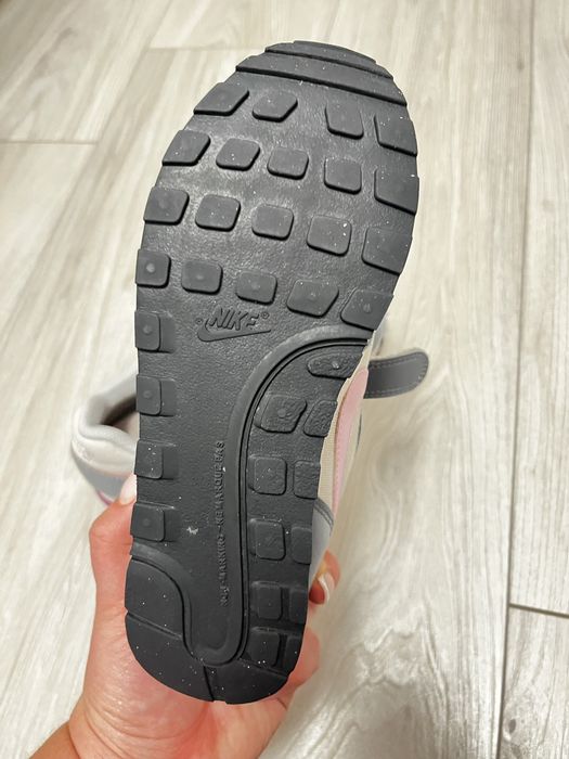 Nike  сіро-рожеві  32 р