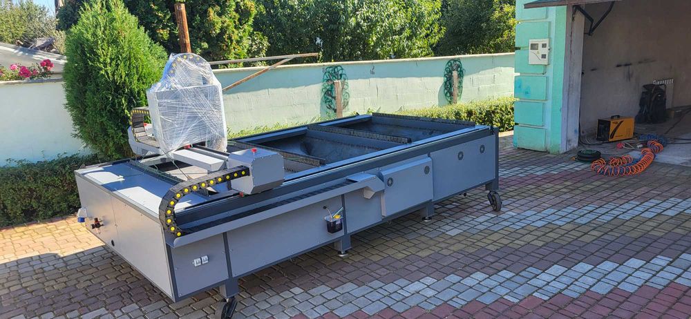 Оптоволоконний лазерний станок. Робоче поле 1550 х 3050