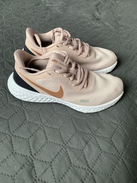 Кросівки жіночі Nike