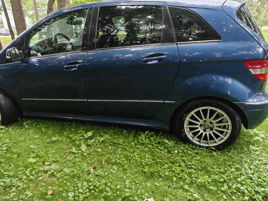 Mercedes Benz B200