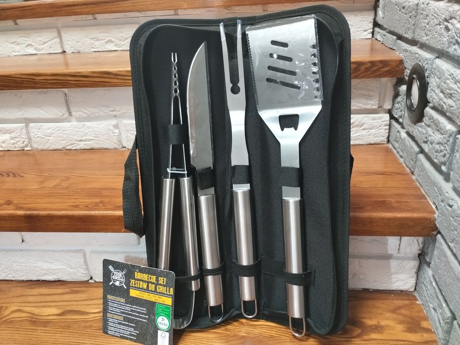 Zestaw Barbecue. Akcesoria do grillowania.
