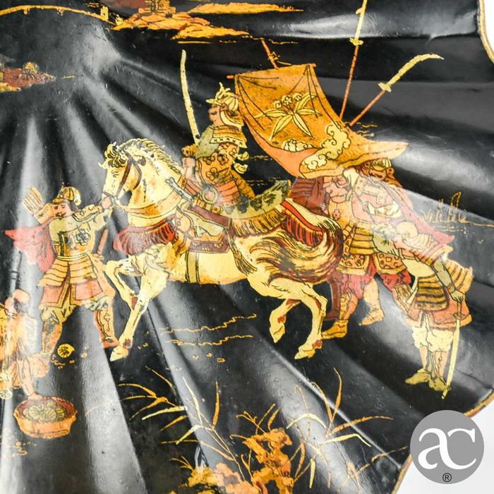 Bandeja de migalhas em forma de concha em papier mâché e laca chinesa