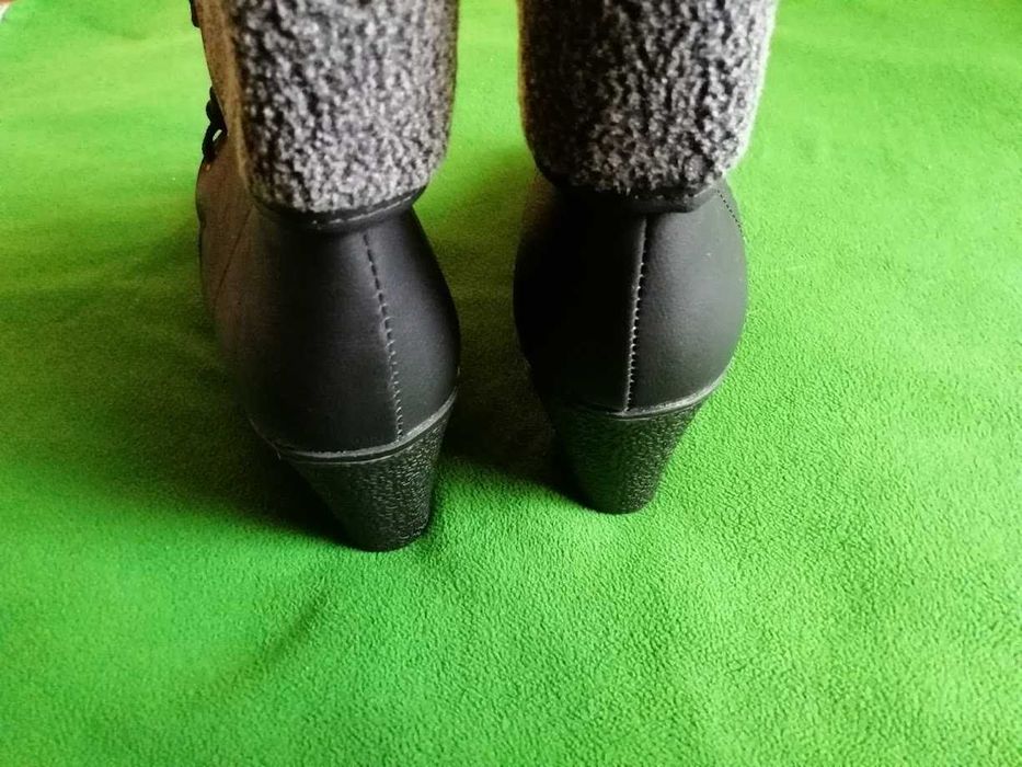 Жіночі демісезонні чоботи. Сапоги на танкетке. Розмір 38