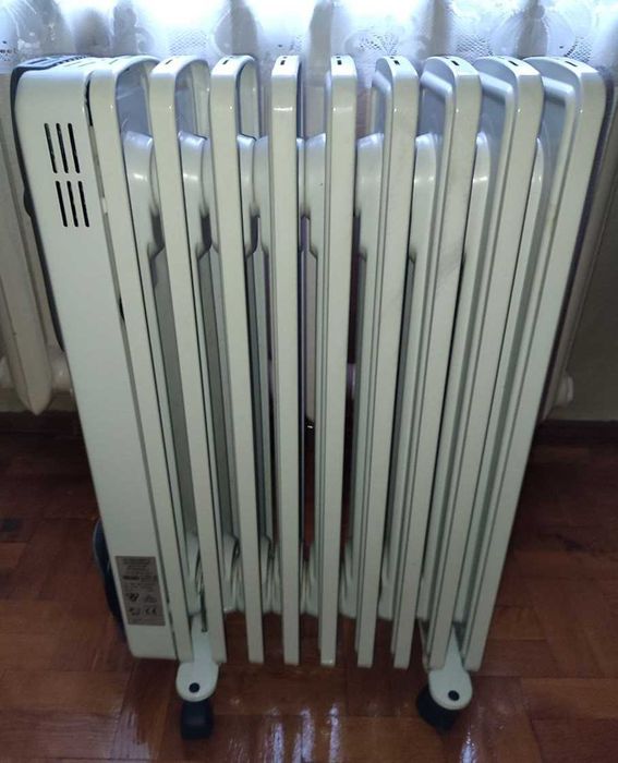 Масляний обігрівач DeLonghi SpA Treviso-Italia TYP: R030920 2000w