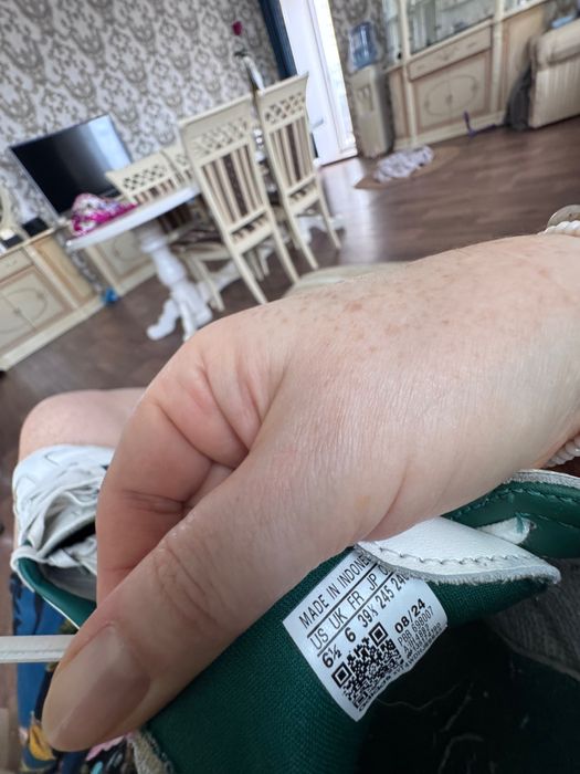 Кросівки унісекс адідас