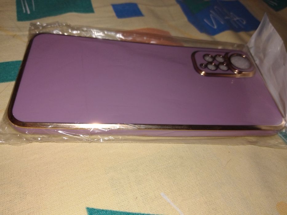 Чехол на телефон