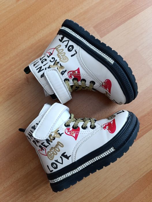 Продам дитяче взуття для дівчинки