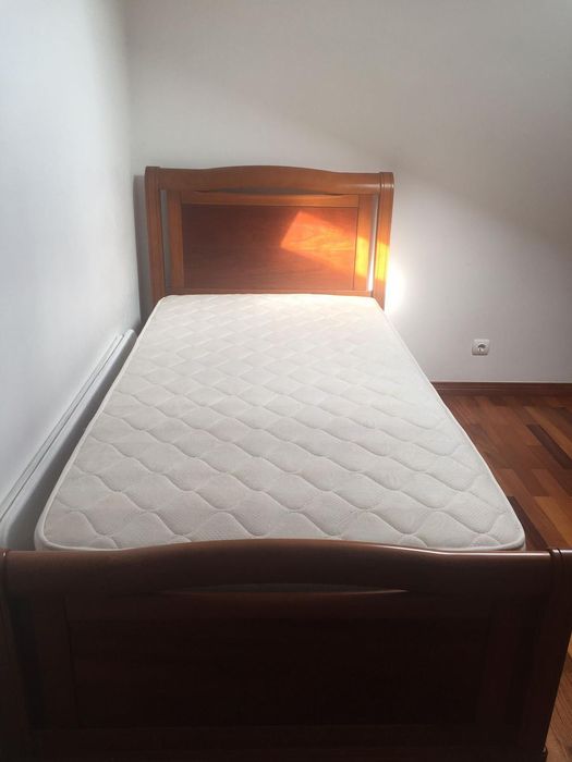 Cama e Colchão de Solteiro